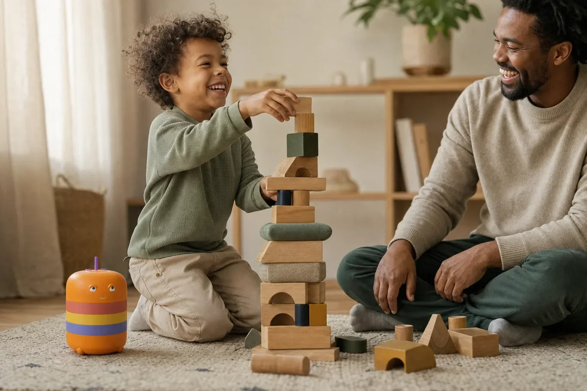 Kind und Vater bauen gemeinsam einen Bauklotzturm auf dem Teppich – eine von vielen Spielideen mit Kindern ohne Bildschirm.